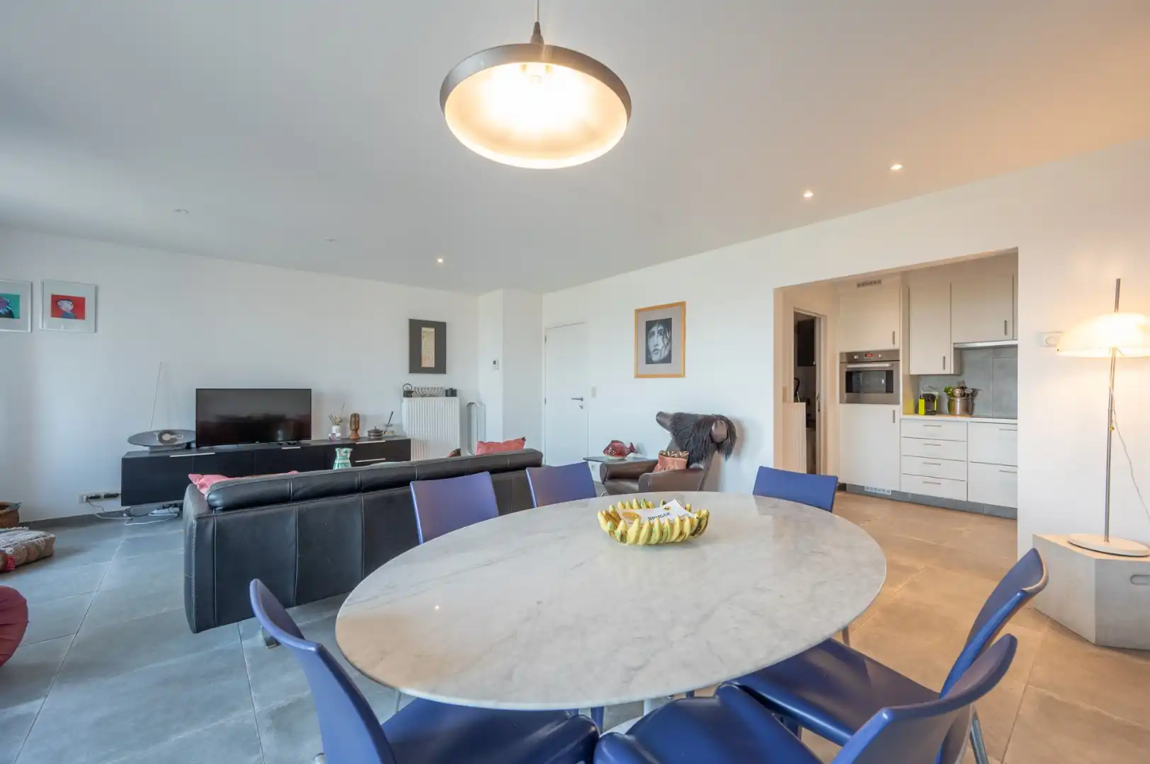 Instapklaar appartement met terras en autostaanplaats incl foto 4