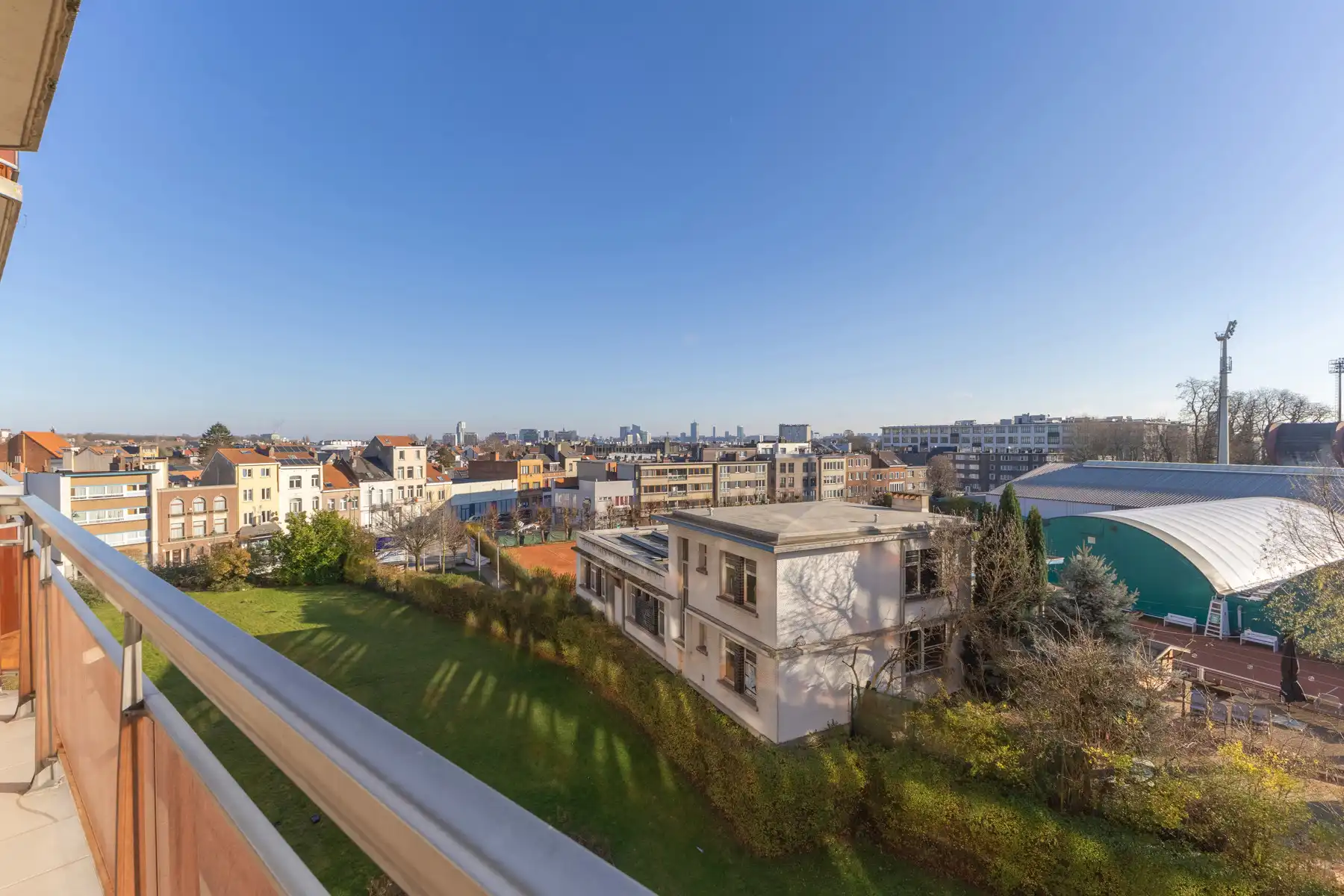 Vernieuwd appartement met 2 slaapkamers en een groot terras foto 8
