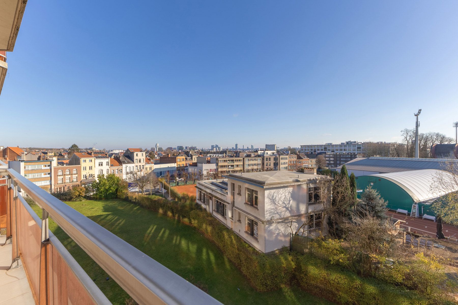 Vernieuwd appartement met 2 slaapkamers en een groot terras foto 8