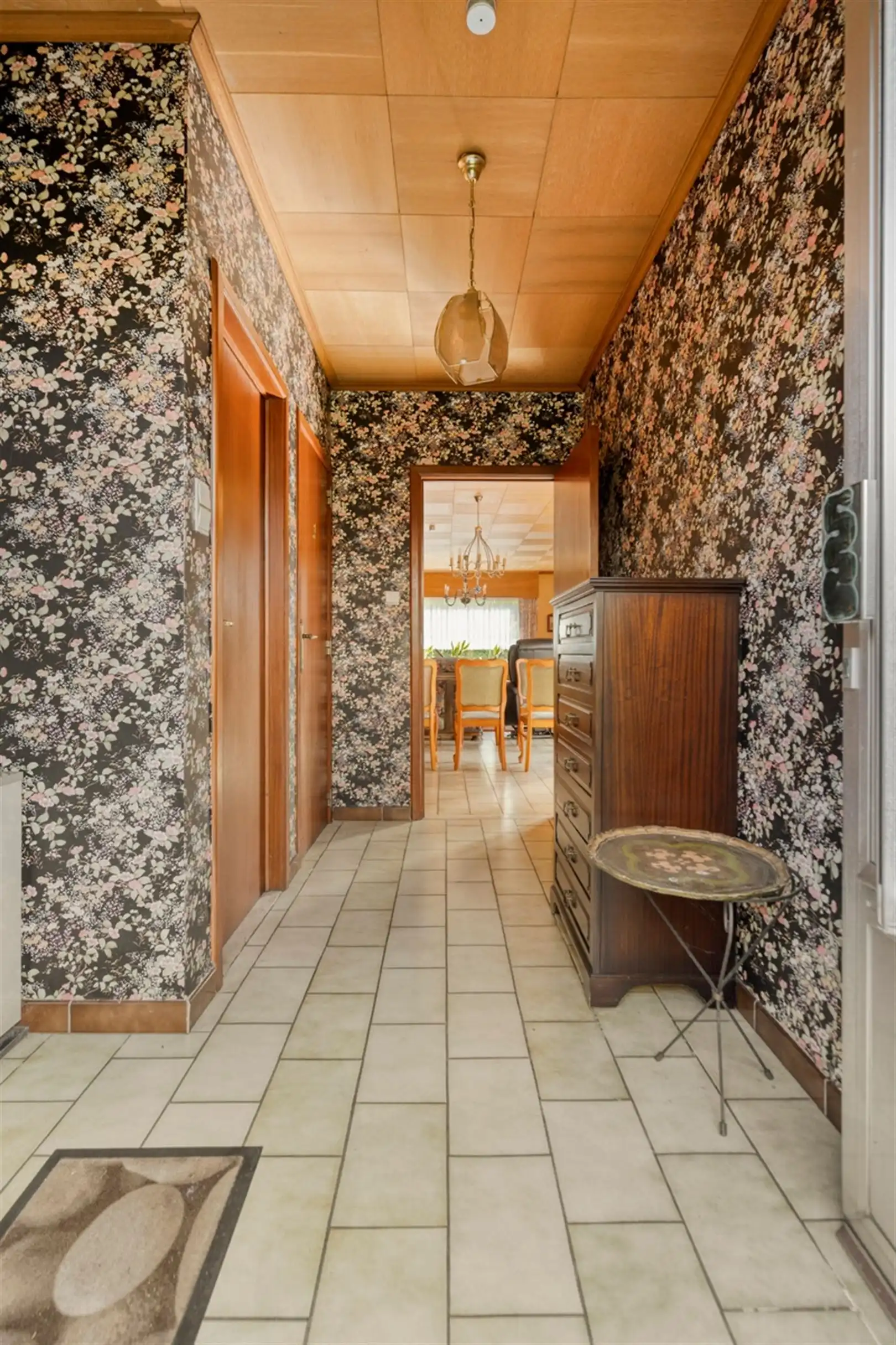 Rustig gelegen, te renoveren bungalow op een perceel van 640 m². foto 2