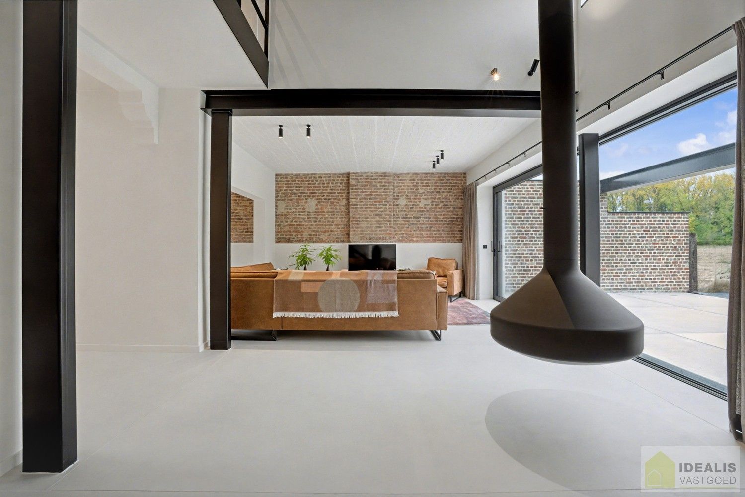 IDEALIS VASTGOED - EEN BIJZONDER HUIS, EEN BIJZONDERE LOCATIE, EEN UNIEKE KANS OM TE WONEN IN EEN AUTHENTIEK LANDHUIS MET EEN PRACHTIGE INRICHTING EN EEN HOOGWAARDDIGE AFWERKINGSGRAAD! foto 11