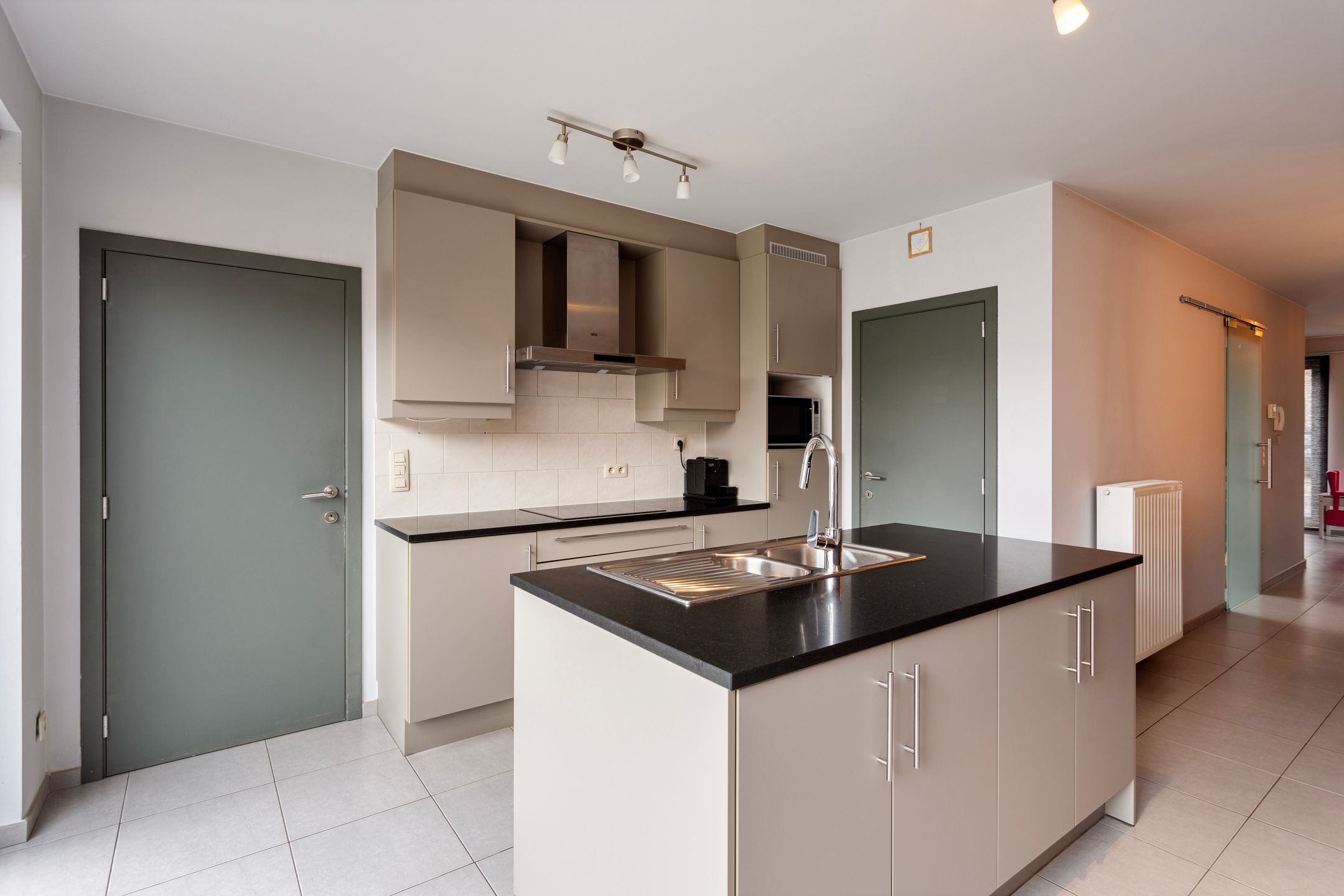 B&B Moment : MODERNE en instapklare HOB (3-4 slpk) met garage en gezellige tuin foto 10