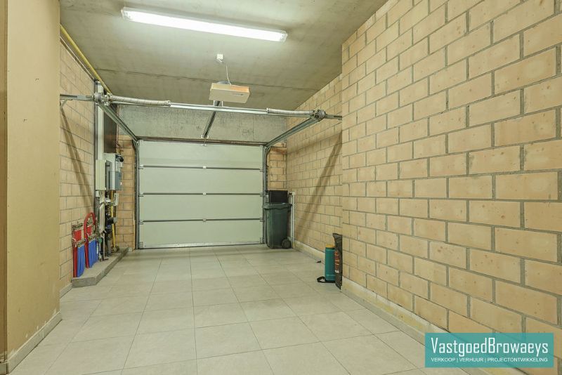 Instapklare ruime rijwoning met 3 slaapkamers foto 24