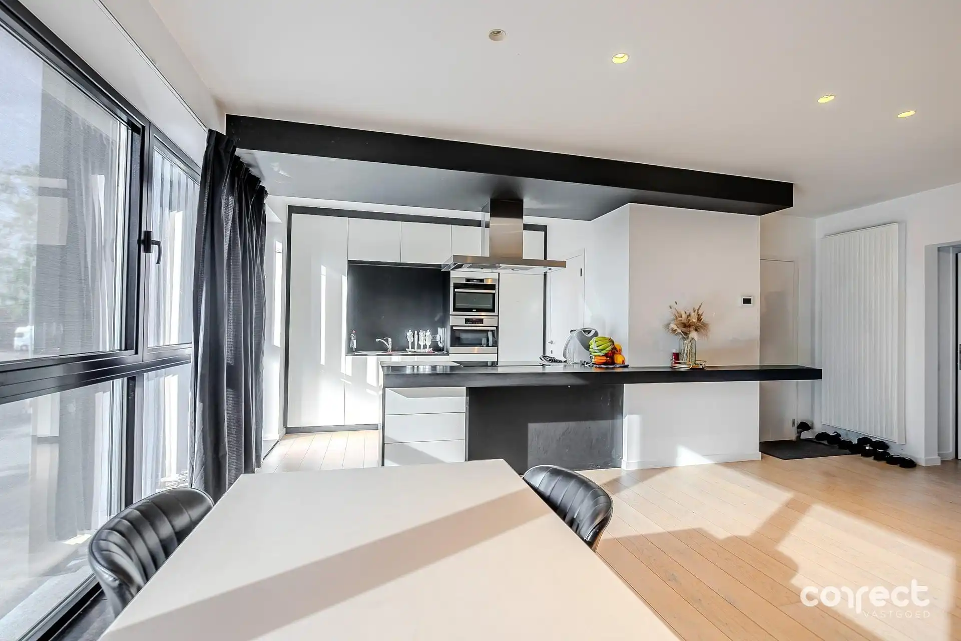 Recent appartement met2 slaapkamers te Sint-Pieters Brugge. foto 3