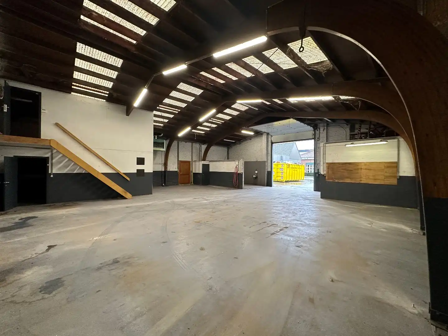 Magazijn met toonzaal te koop in centrum Heule. foto 5