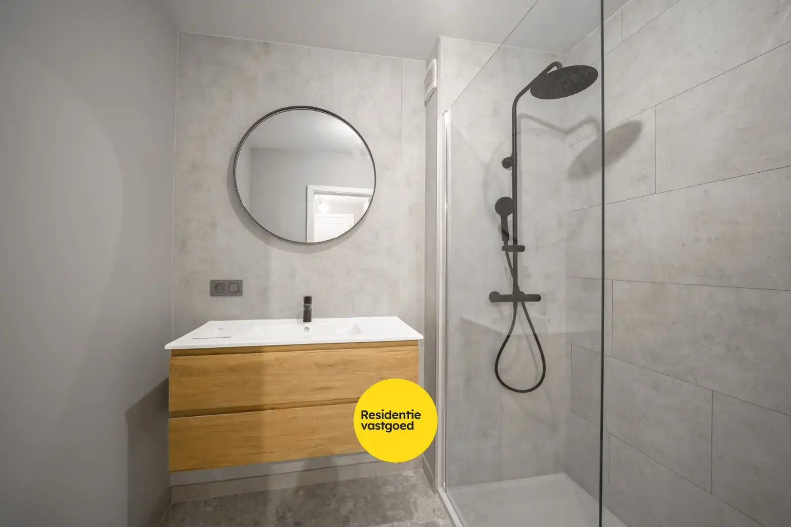 Gerenoveerd 2-slpk appartement met lift in Oostende foto 19