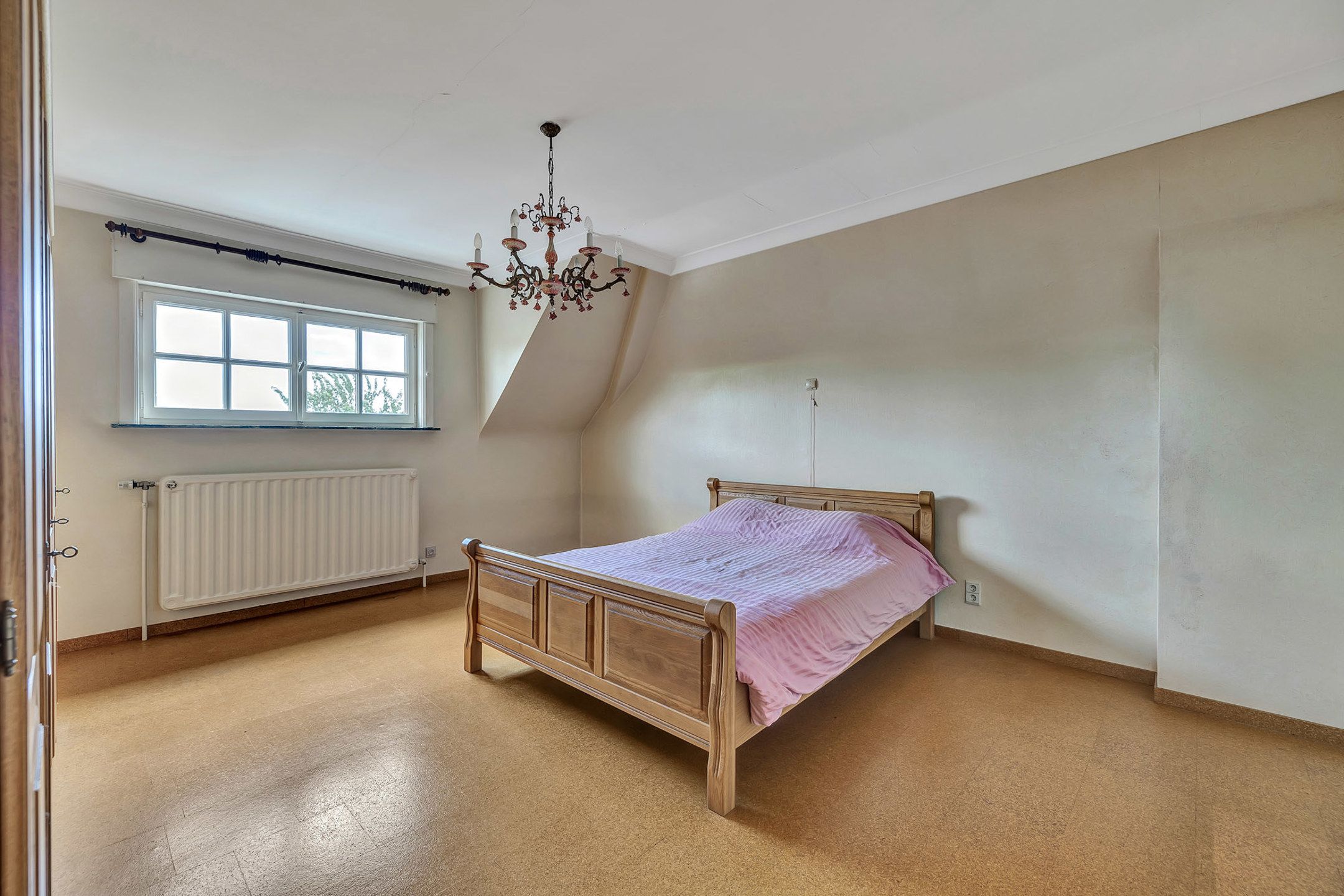 Prachtige villa met achterliggende loods van +/- 200m² foto 13