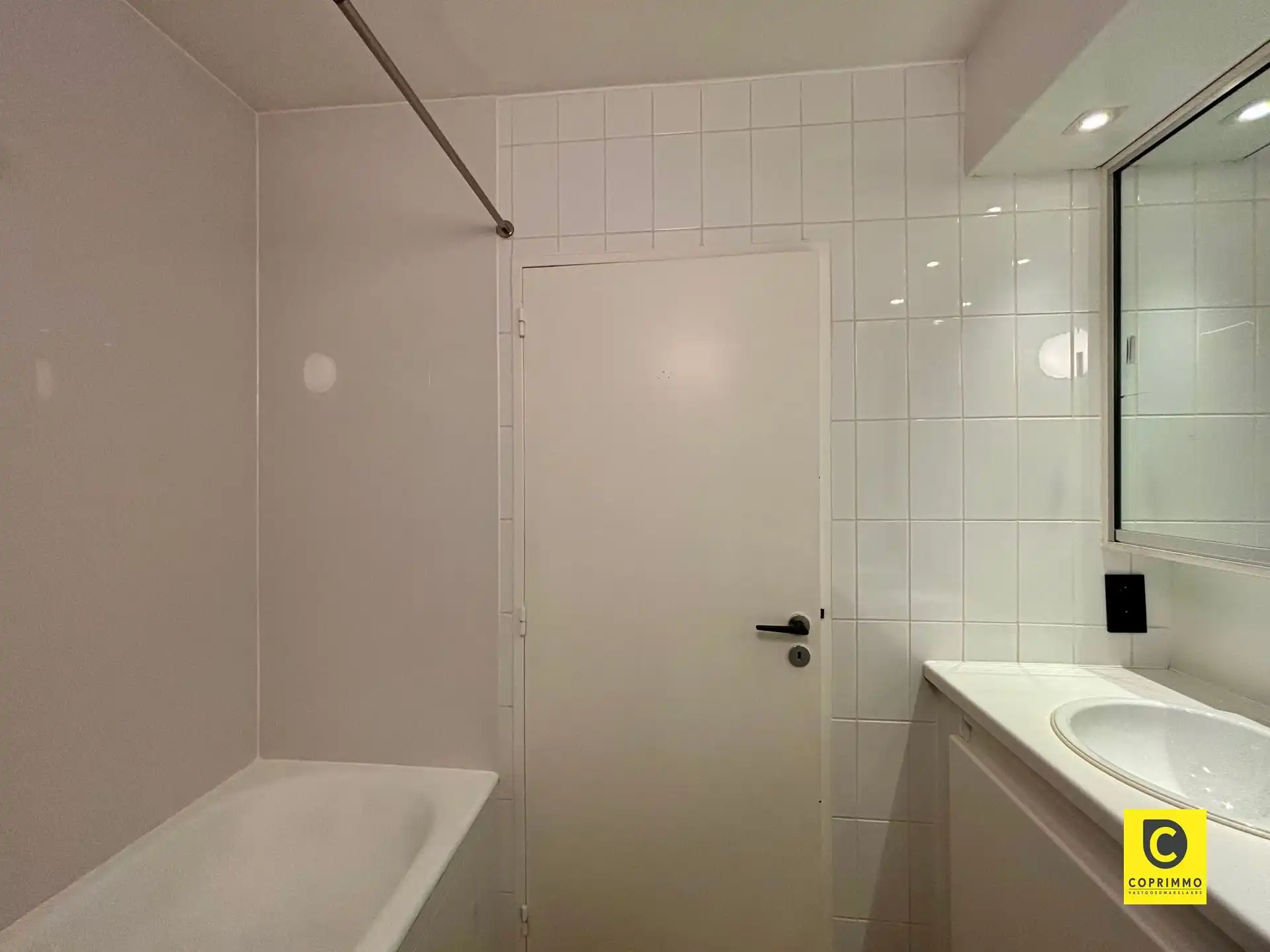 Instapklaar 3 slaapkamer appartement met zonnig terras, kelder en fietsenberging foto 13