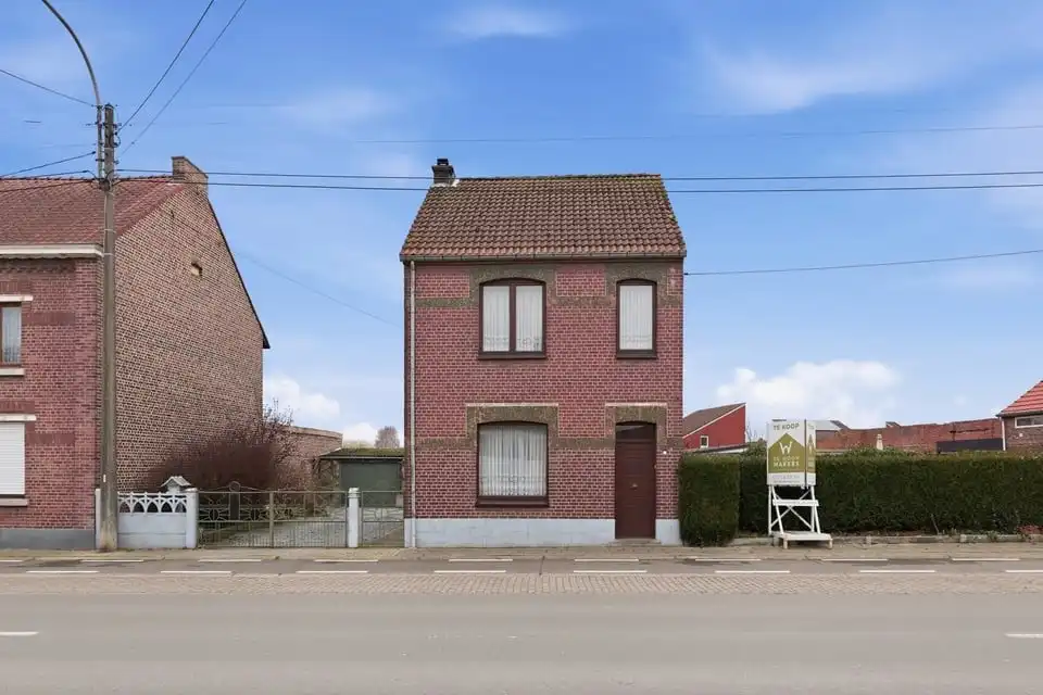 Hoofdfoto van de publicatie: TE RENOVEREN GEZINSWONING OP EEN MOOI PERCEEL IN ZEPPEREN