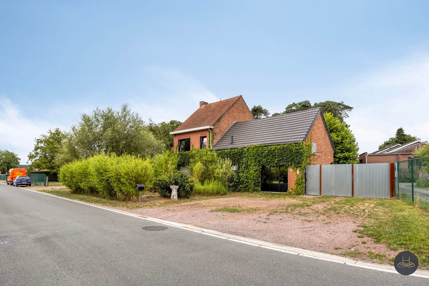 Hoofdfoto van de publicatie: Karaktervolle woning met grote tuin en bos (81a73ca)