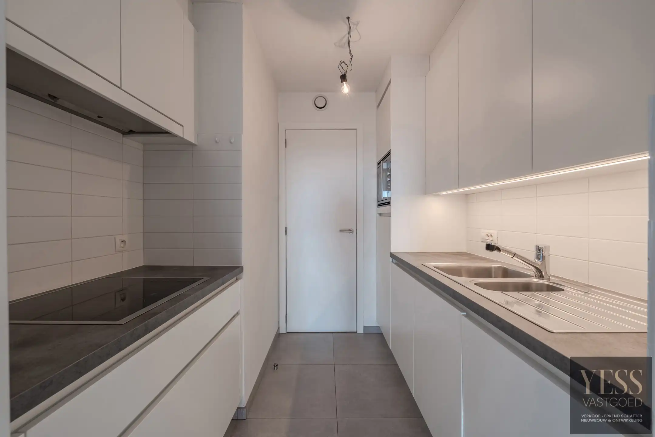 Zo goed als nieuw appartement + terras + garage! foto 7