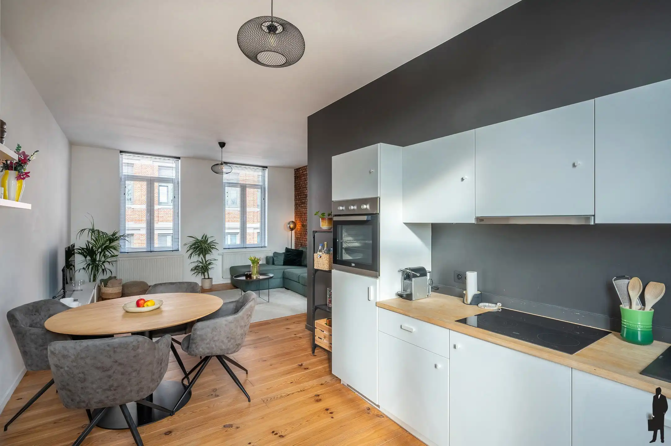 Lichtrijk en prachtig gerenoveerd appartement op toplocatie. foto 3