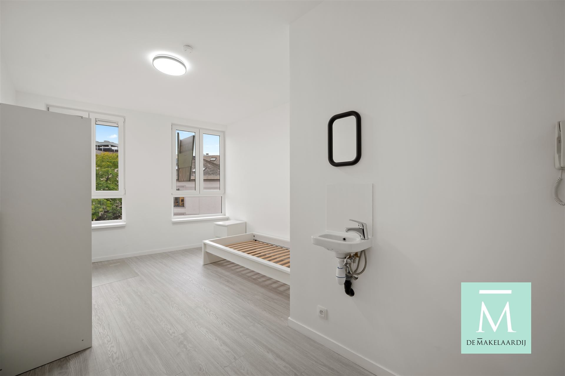 STUDENTS ONLY! Gemeubelde studentenkamer in hartje Mechelen - EERSTE BEWONING NA RENOVATIE  foto {{pictureIndex}}