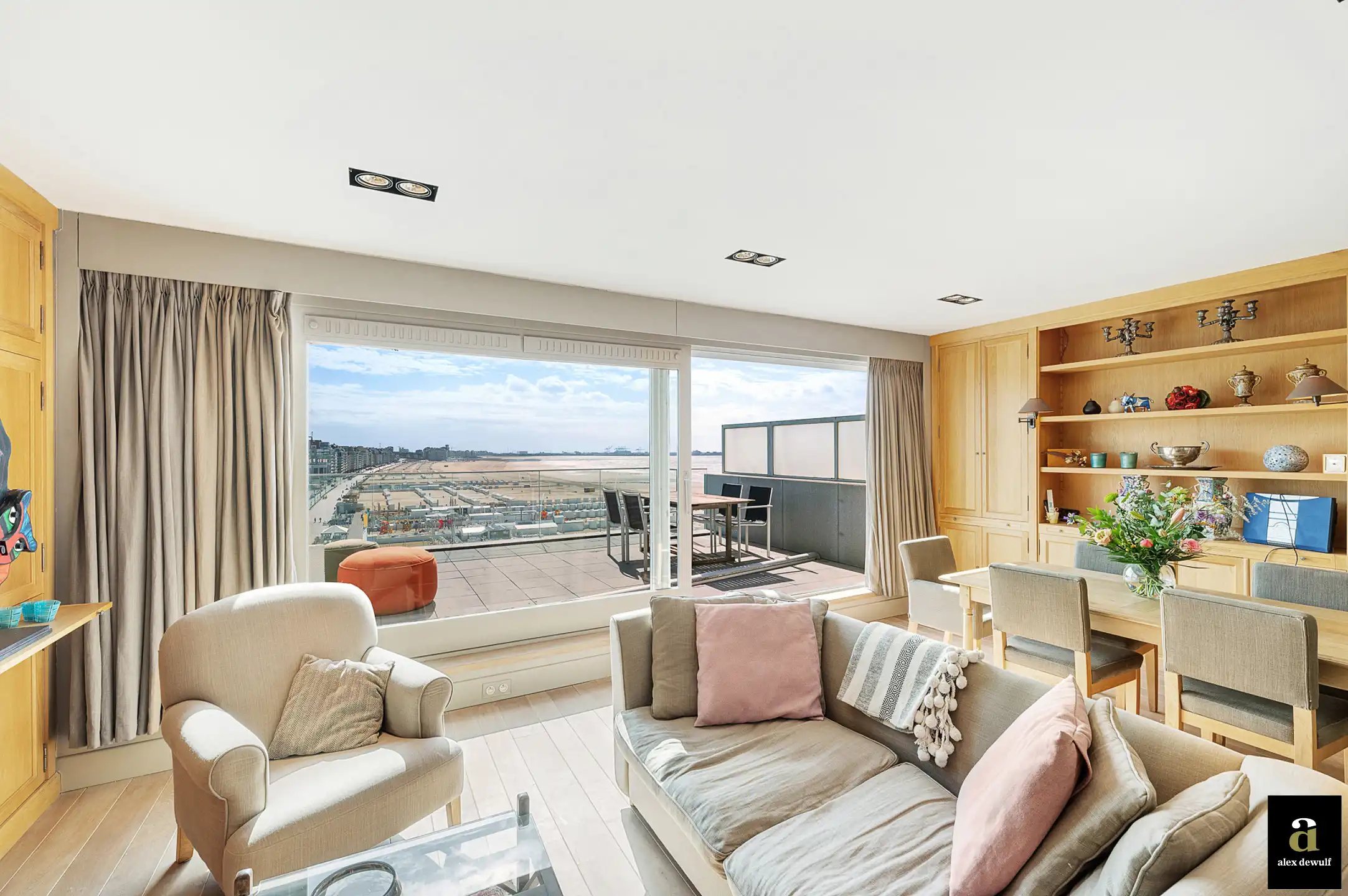 Uitzonderlijk penthouse met frontaal zeezicht, gelegen aan de zonnige zijde van het Rubensplein. foto 3