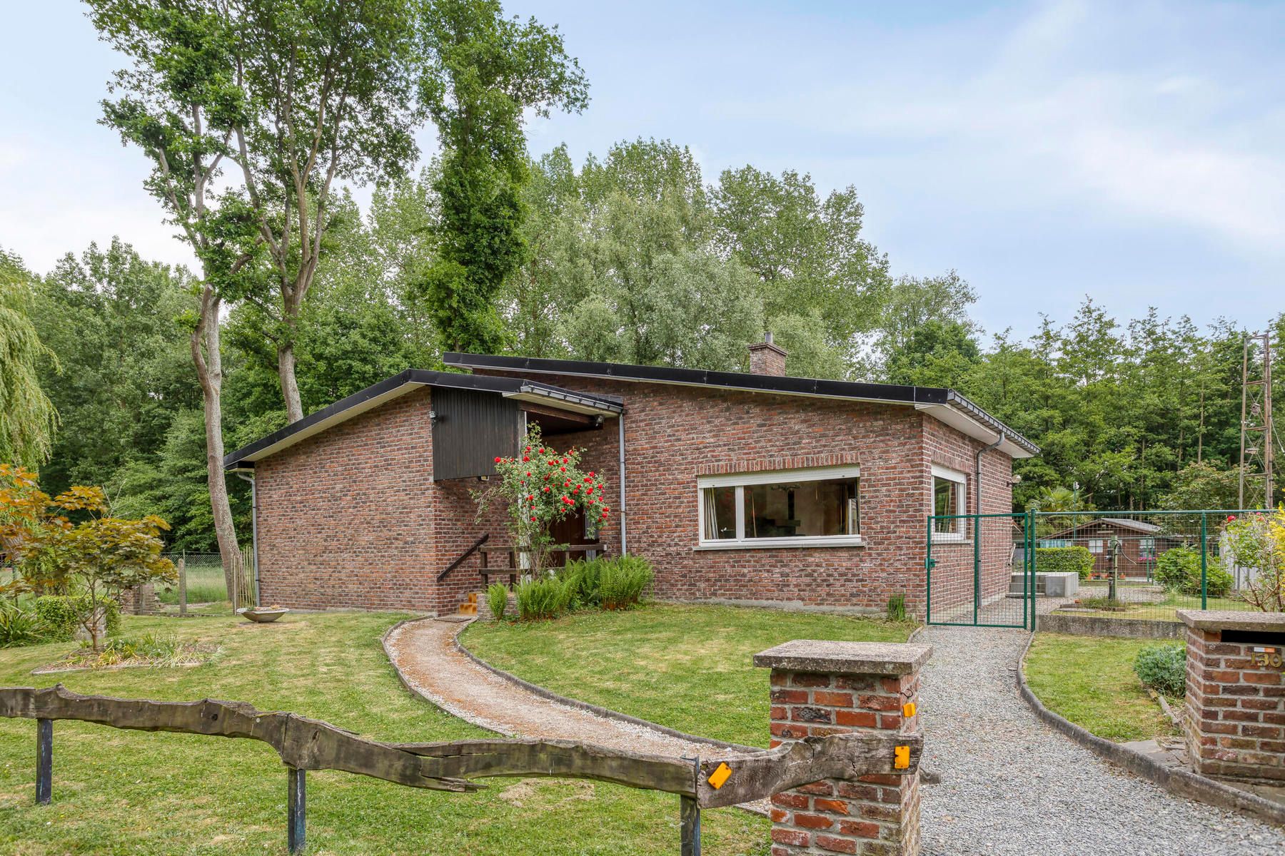 Uniek gelegen bungalow-villa - 4 slpk, tuin en garage (52m²) foto 6