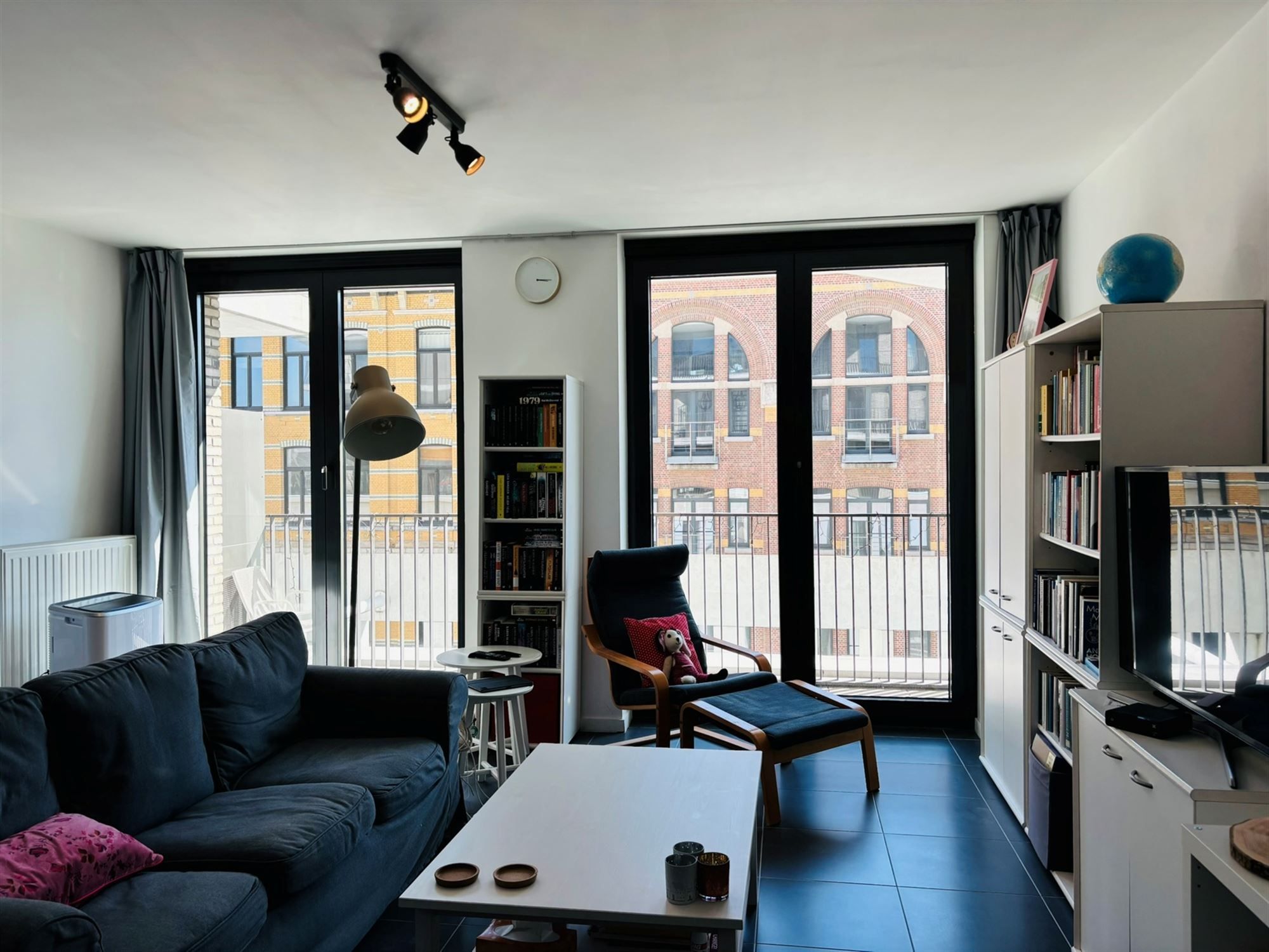 Modern tweeslaapkamerappartement op het bruisende Eilandje foto 4
