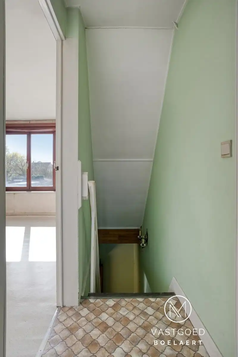 Te renoveren halfopen woning met zonnige tuin in rustige straat nabij Aalst foto 10