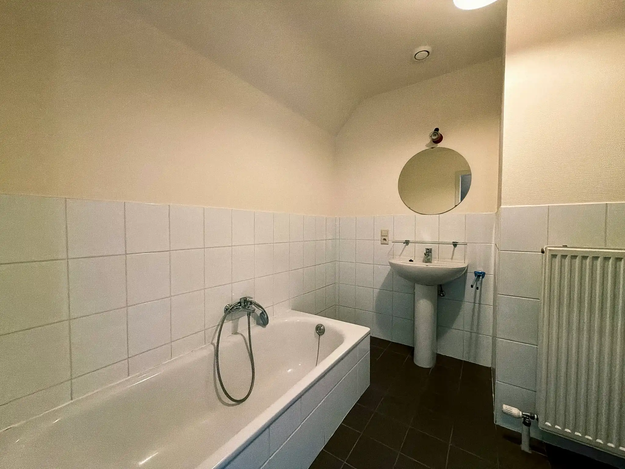 Centraal gelegen 1-slpk appartement te huur in Wetteren foto 11