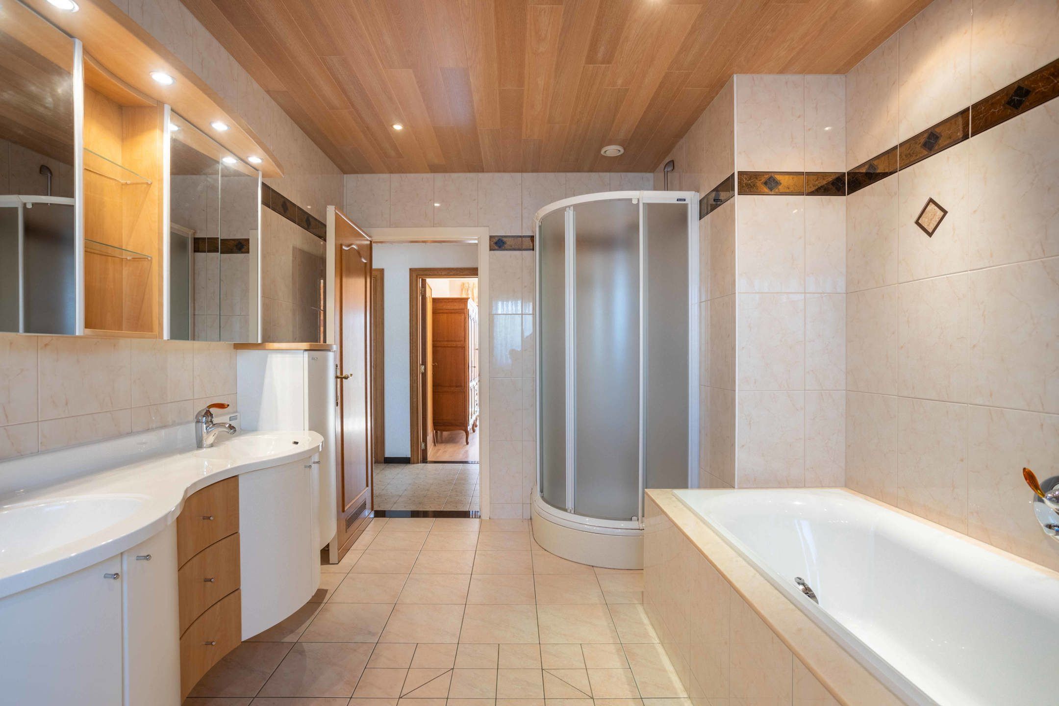 Goed gelegen ruime alleenstaande woning  foto 14