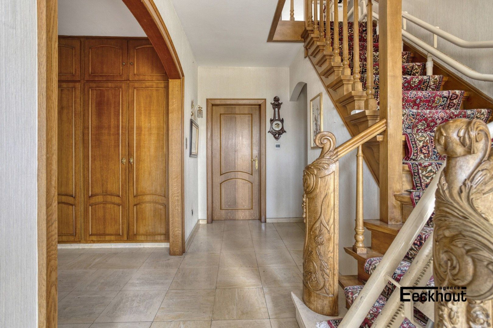 Zeer ruime (247 m²), halfopen woning met veel potentieel! foto 2