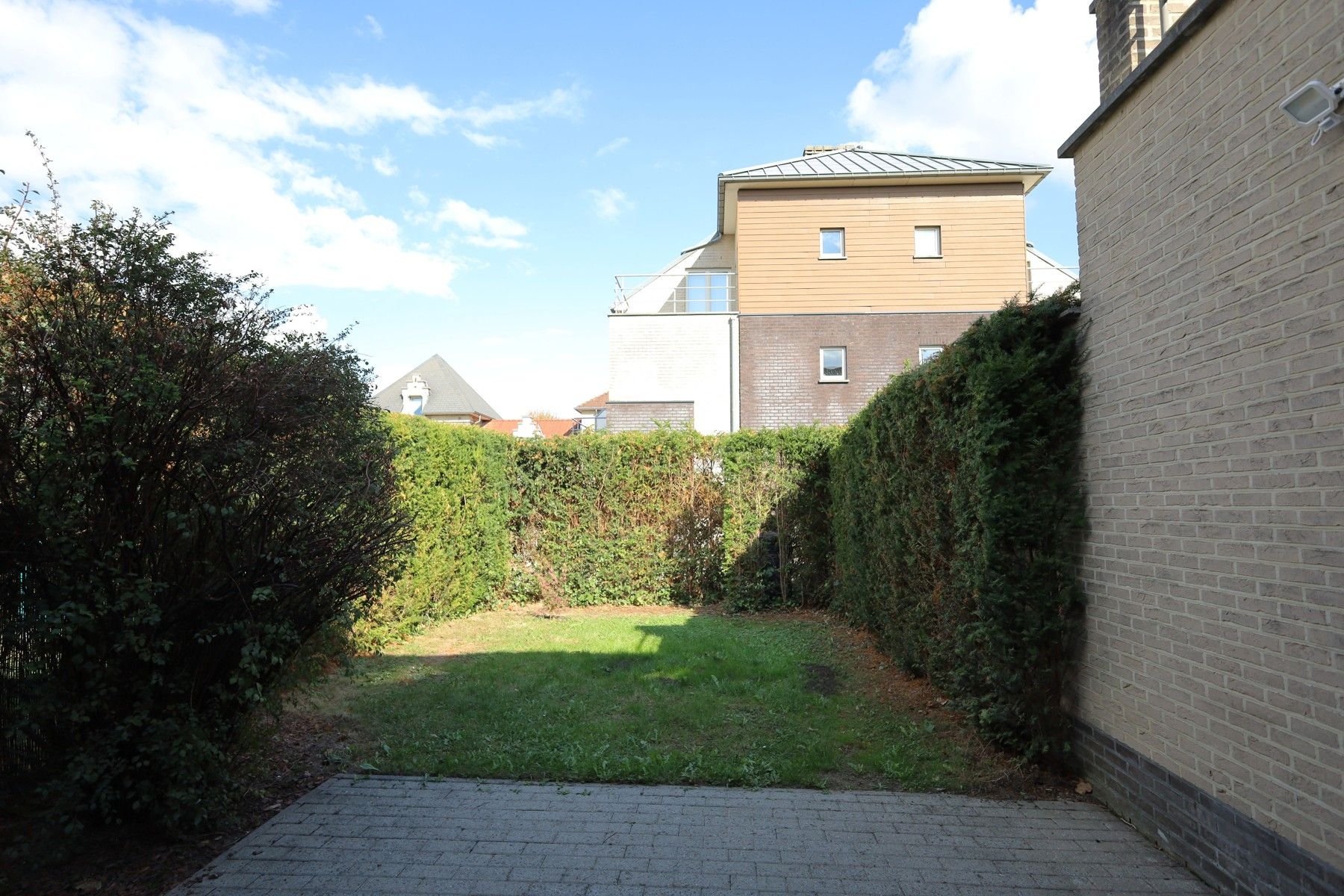 Moderne gezinswoning met tuin en garage, 4,7 km van NATO foto 5