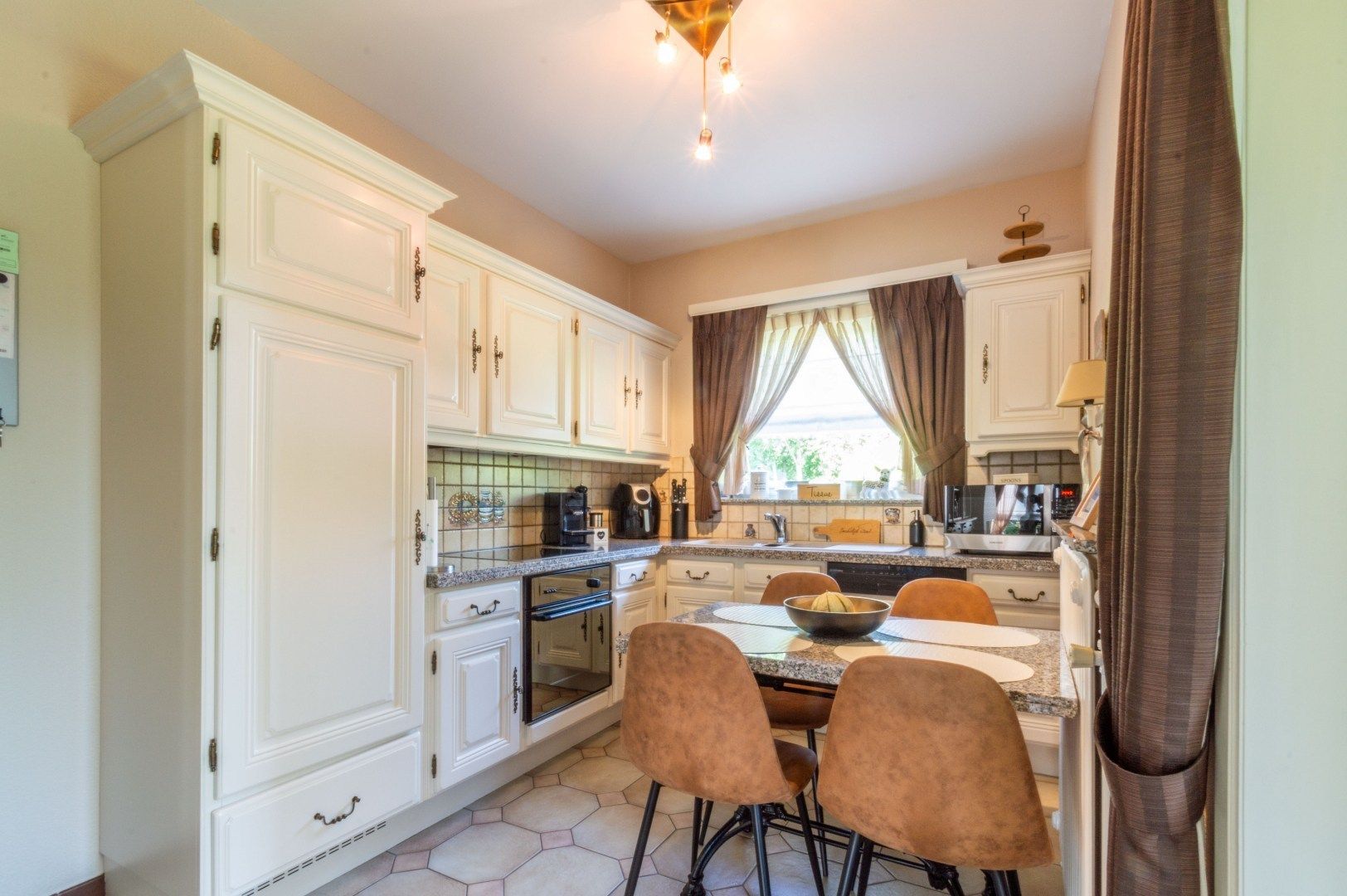 GELIJKSVLOERSVILLA MET 3 SLP IN WIJK GRAVENHOF ! foto 12