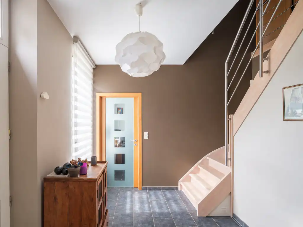 Karaktervolle gezinswoning met 4 slaapkamers, een bijbouw en een volwassen tuin foto 8