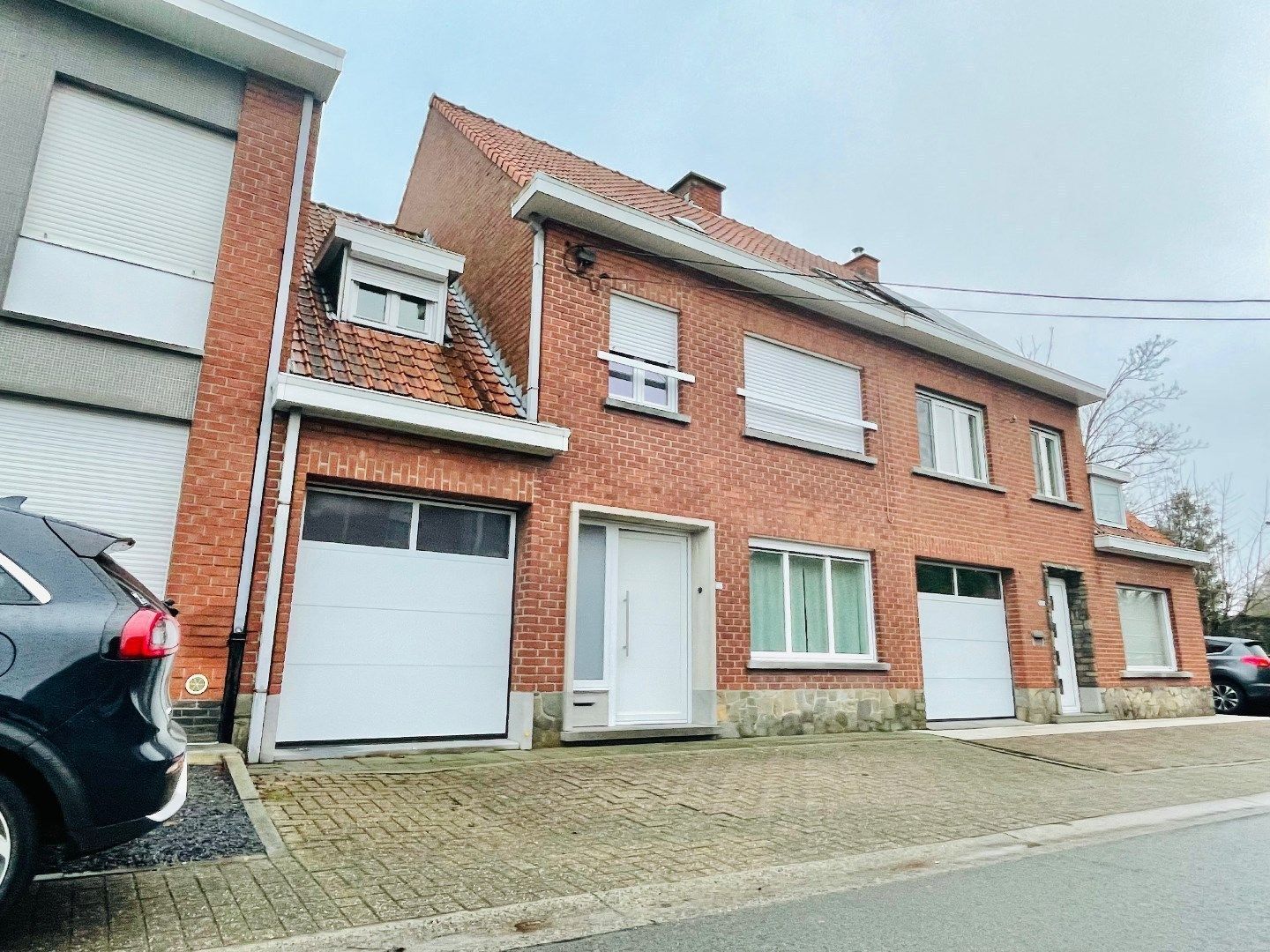 Grote woning met mogelijks vier kamers, garage en ruime tuin foto 2
