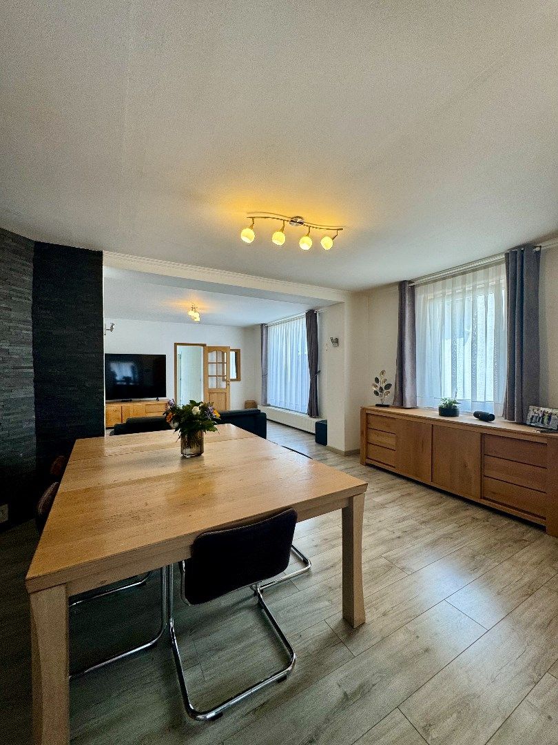 Prachtige halfopen bebouwing te koop nabij centrum met ruimte voor het hele gezin! foto 4