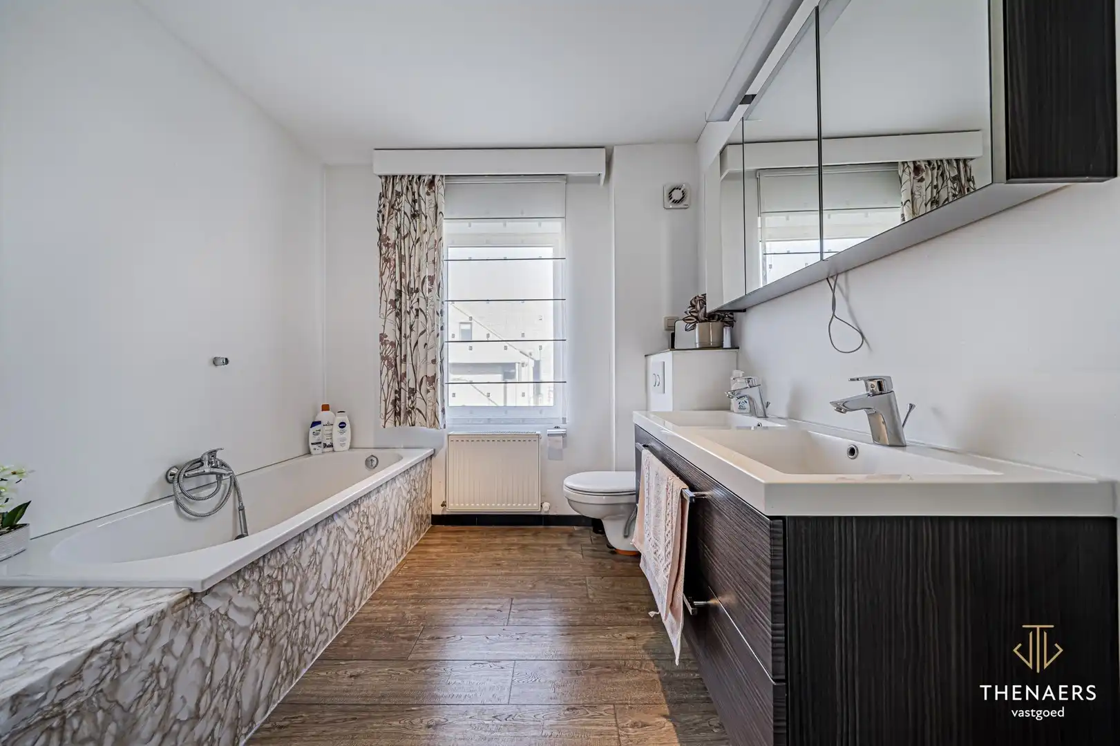 Karaktervolle en uitzonderlijk ruime woning met 5 slpks op&nbsp;een perceel van 36a 60ca. foto 26