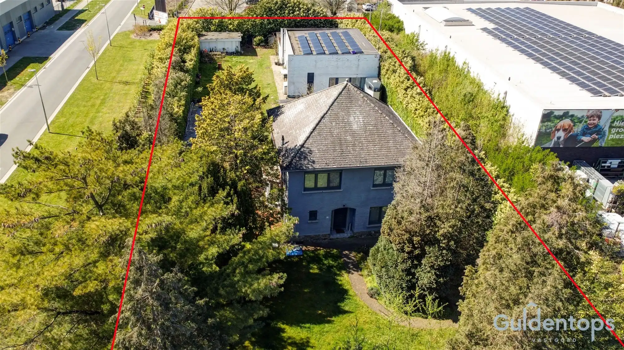 Vrijstaande woning met atelier op perceel van 1776m2 foto 3