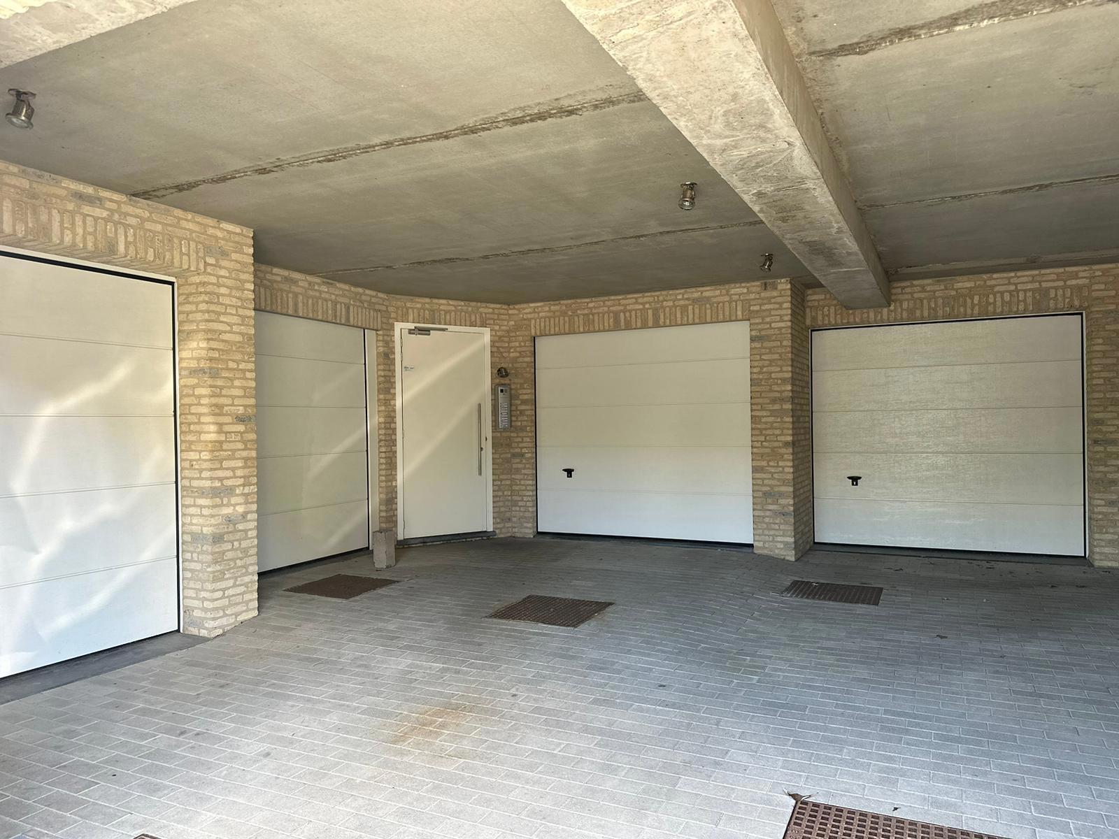 Investeringsmogelijkheid Garage voor verhuur / eigen gebruik foto 5