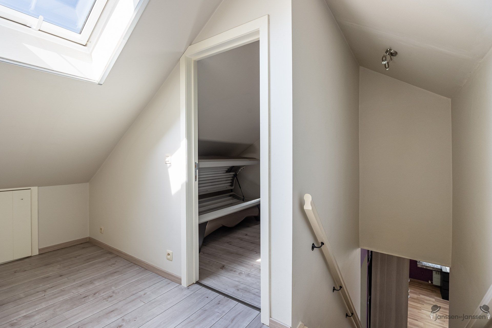 Ruime laagbouw woning met 4 slaapkamers, tuin en garage in hartje Brasschaat foto 15
