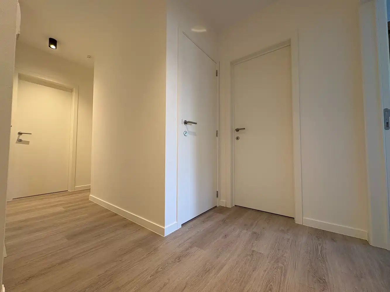 Lichtrijke nieuwbouwwoning in het centrum van Torhout foto 6