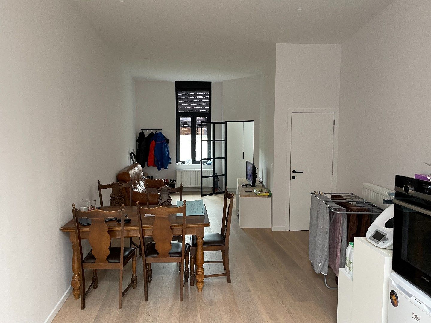 Vernieuwde, energiezuinige woning in centrum Evergem foto 3