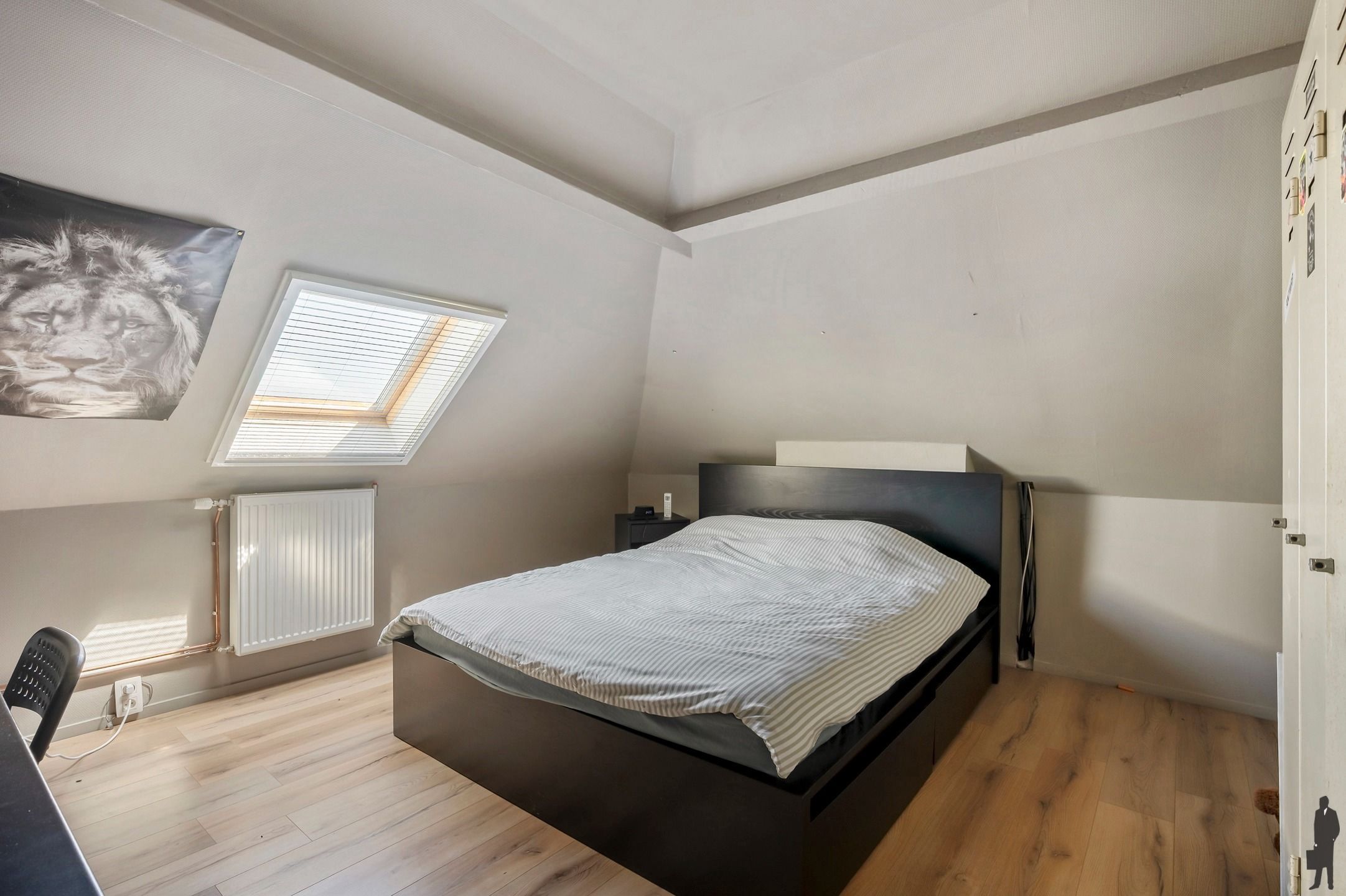 Karaktervol herenhuis met handelsruimte en 6 slaapkamers. foto 25