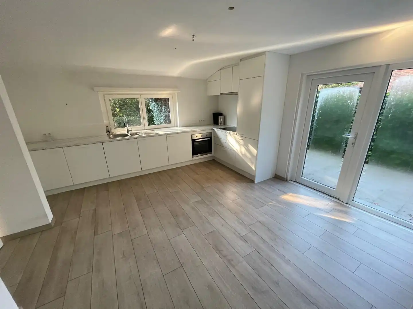 HUIS MET TUIN foto 6