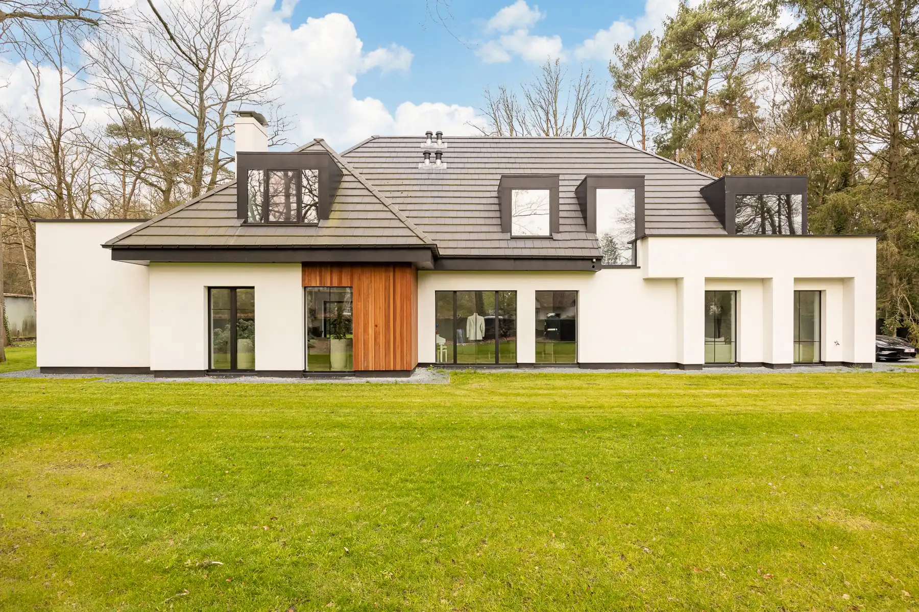 Luxueuze vernieuwbouwvilla met high-end afwerking foto 27