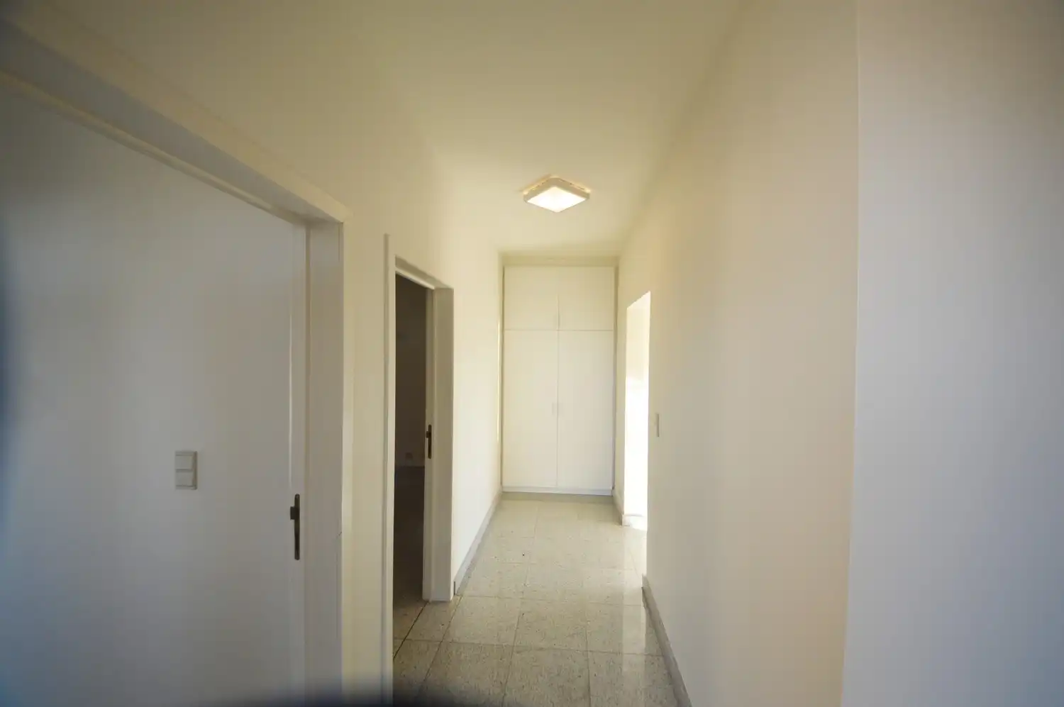 Ruim en lichtrijk gerenoveerd appartement (182 m²) INCLUSIEF GARAGE EN PARKING foto 17
