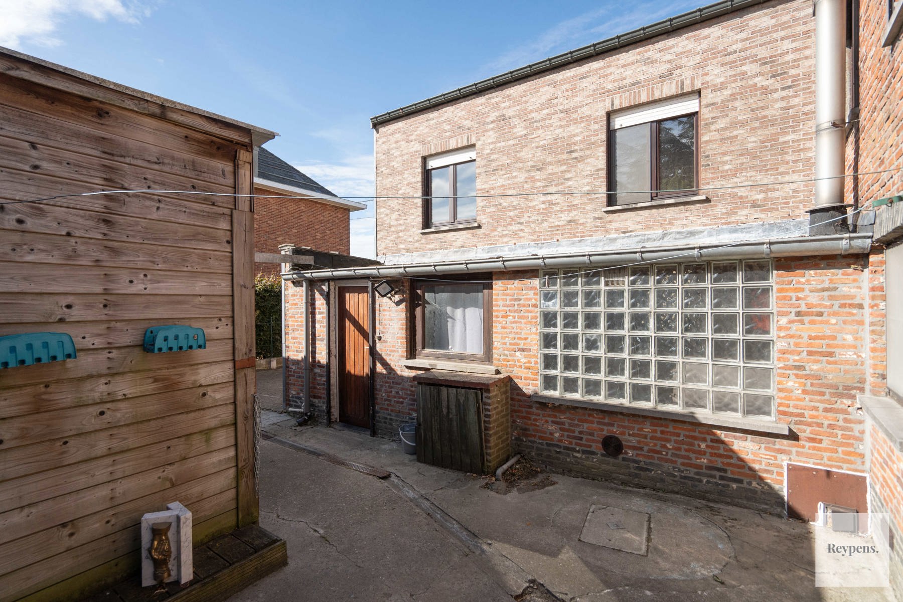 Goed gelegen op te frissen woning foto 18