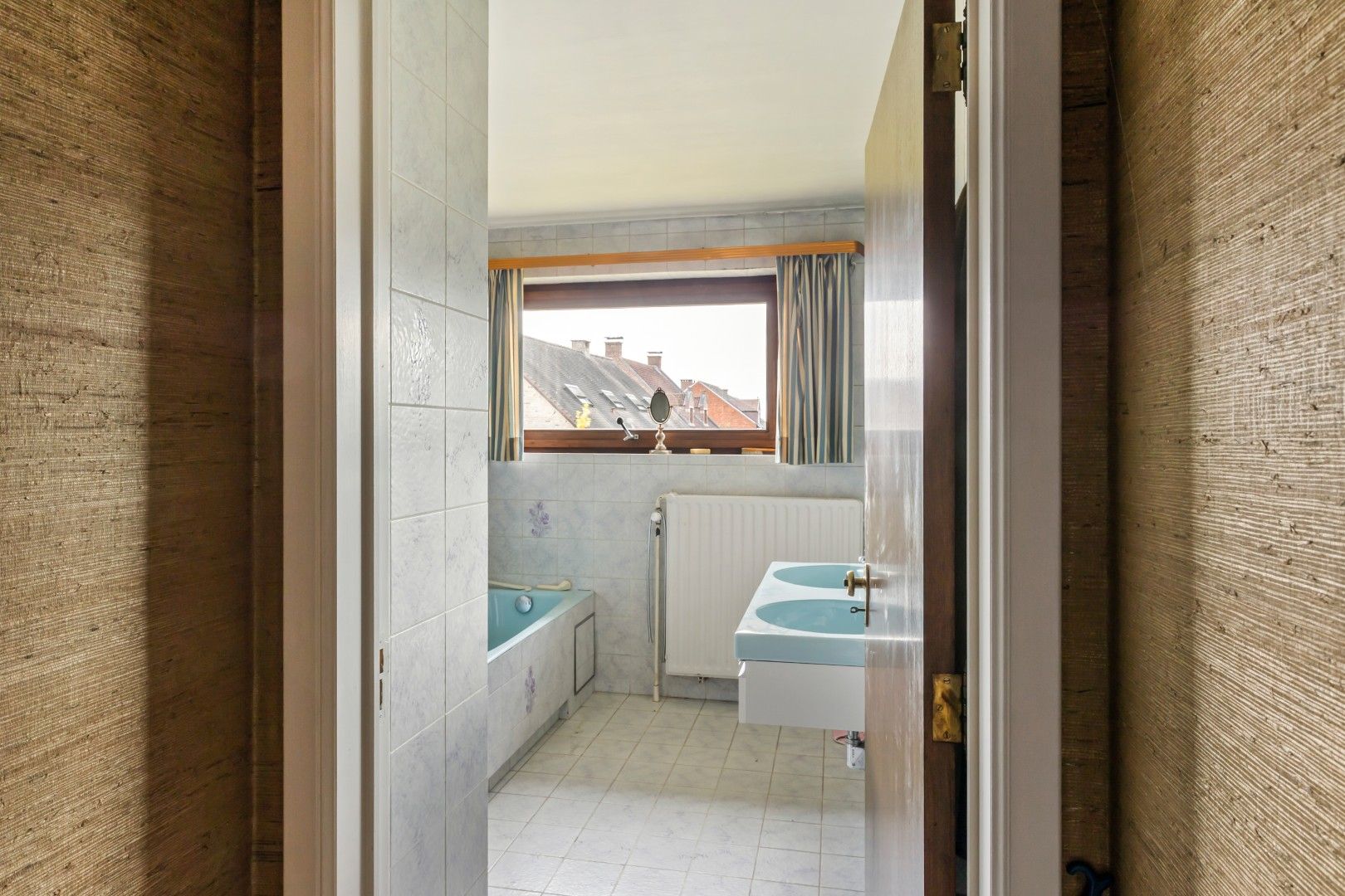 SEVENTIES BUNGALOW OP PERCEEL 46 A 48 CA MET POTENTIËLE BOUWGROND foto 21