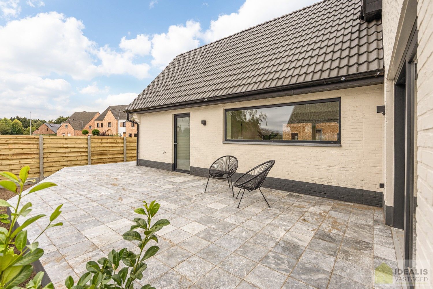 IDEALIS VASTGOED – Schitterend volledig vernieuwde woning met een heerlijke open leefruimte, luxe keuken, 3 ruime slaapkamers, een ruime luxueuze badkamer én een ruime wasplaats! Dit heerlijke huis bevindt zich op een volledig nieuw aangelegd perceel van 7a 88ca vlakbij het centrum van Hamont-Achel, op slechts enkele minuten van de Nederlandse grens - EEN MUST VISIT! - foto 41