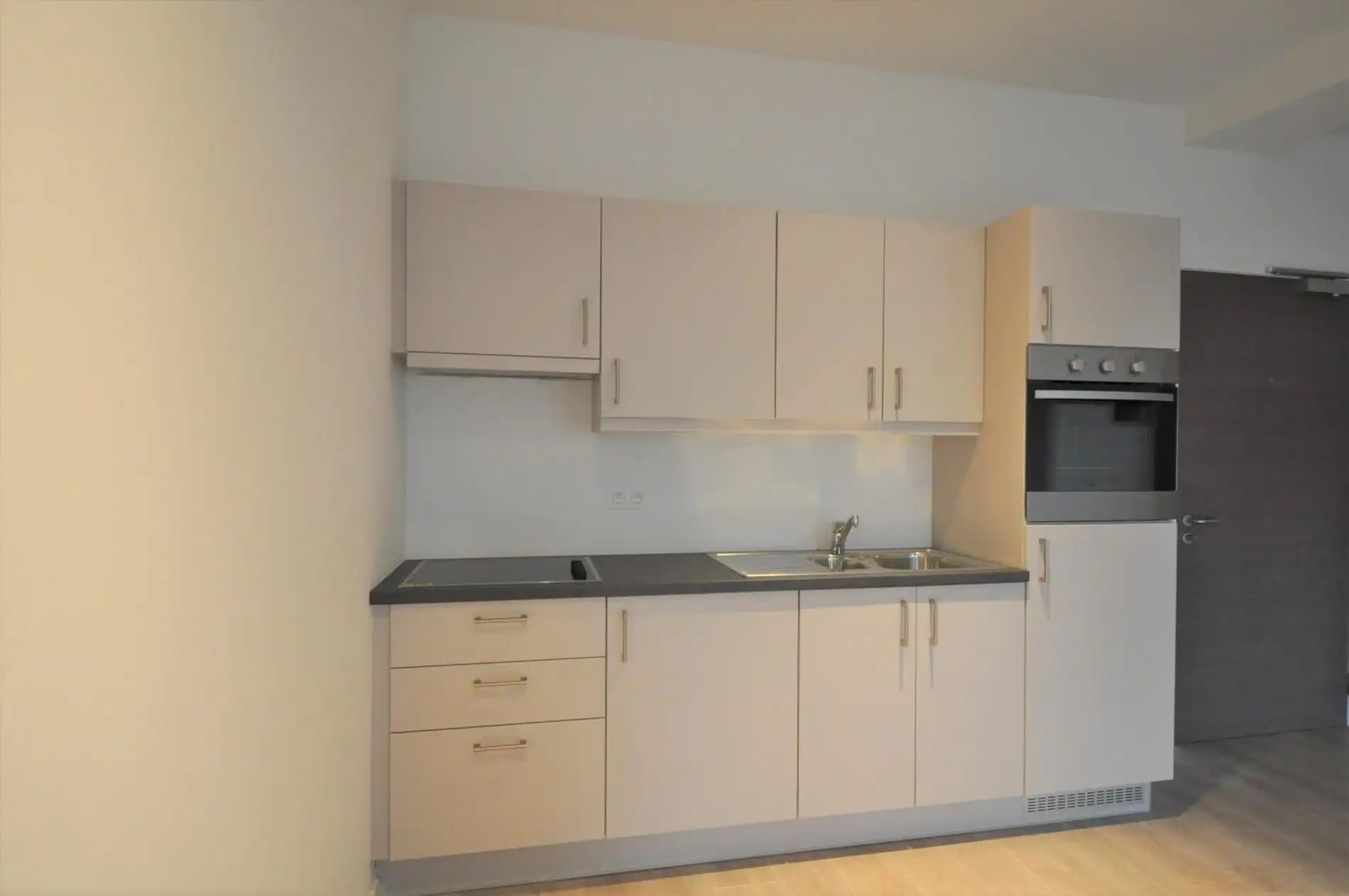 Pico bello service flat (nieuwbouw) in een prachtige groene omgeving. foto 4