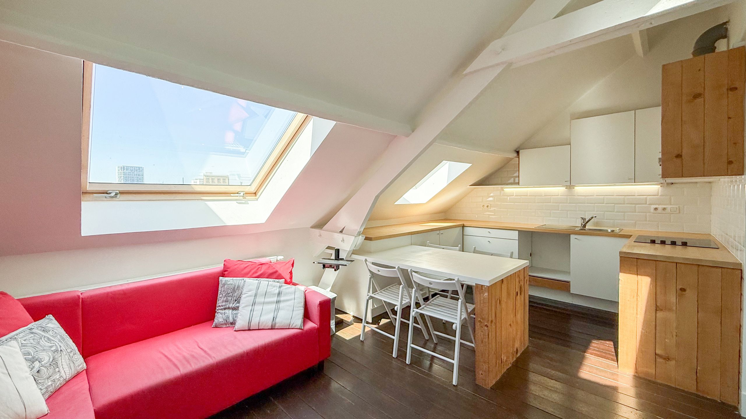 charmante studio op het Zuid vlakbij KMSKA foto {{pictureIndex}}