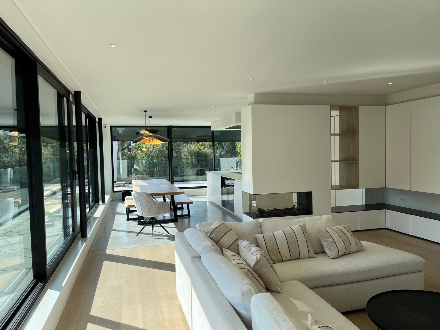 Recent gebouwde, energiezuinige villa gelegen in een rustige dreef van een centraal gelegen villawijk te Knokke-Heist. foto 4