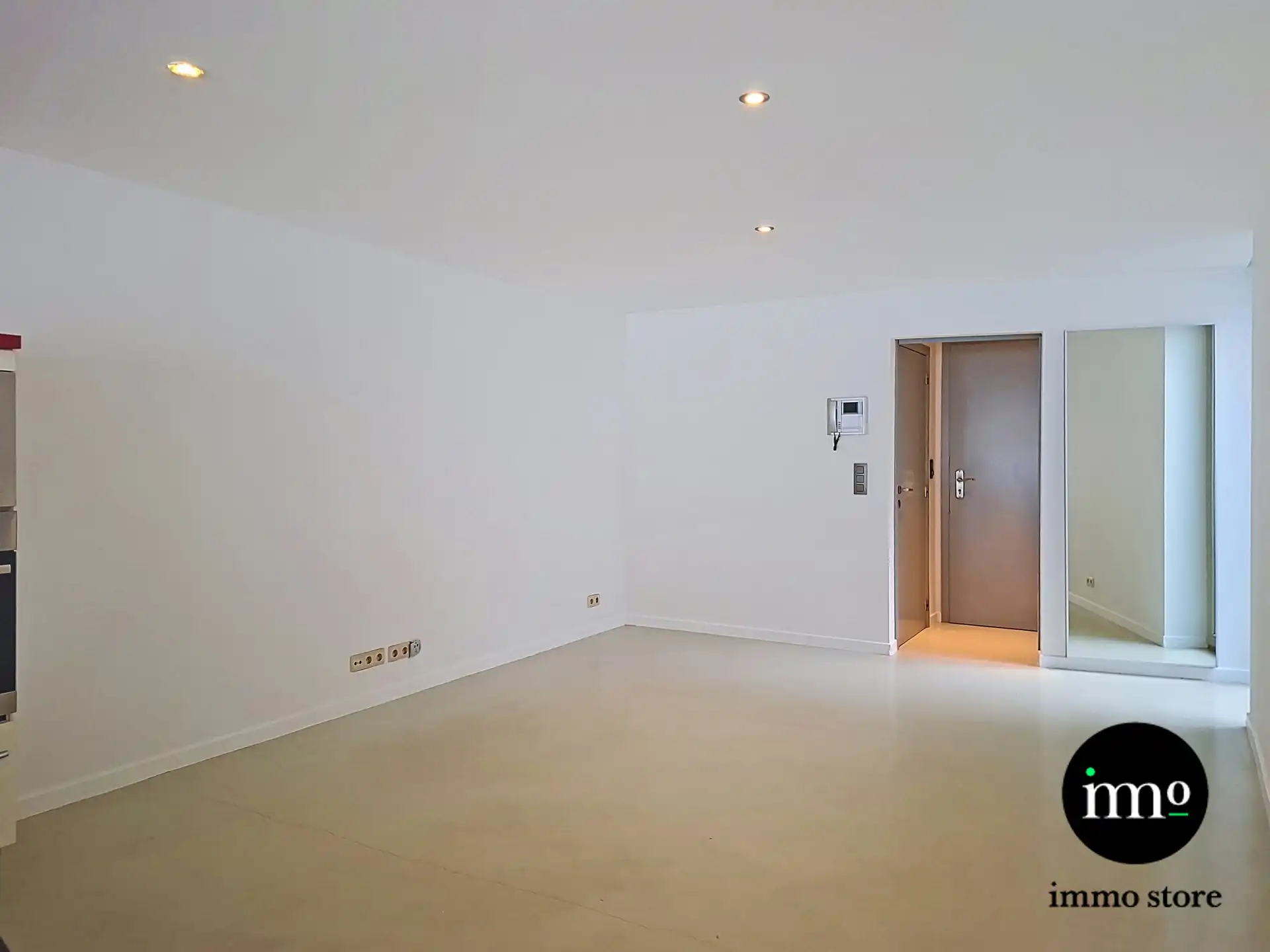 Ruim 2-slaapkamerappartement met privétuin foto 5