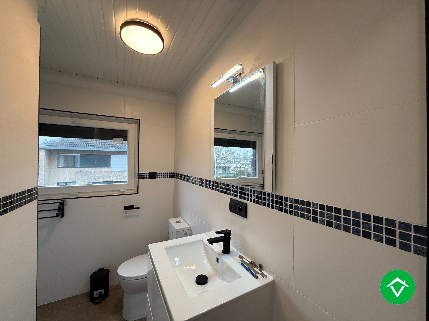 Ruim, gerenoveerde woning met 3 slaapkamers, garage en tuin in een rustige woonwijk te Roeselare! foto 19