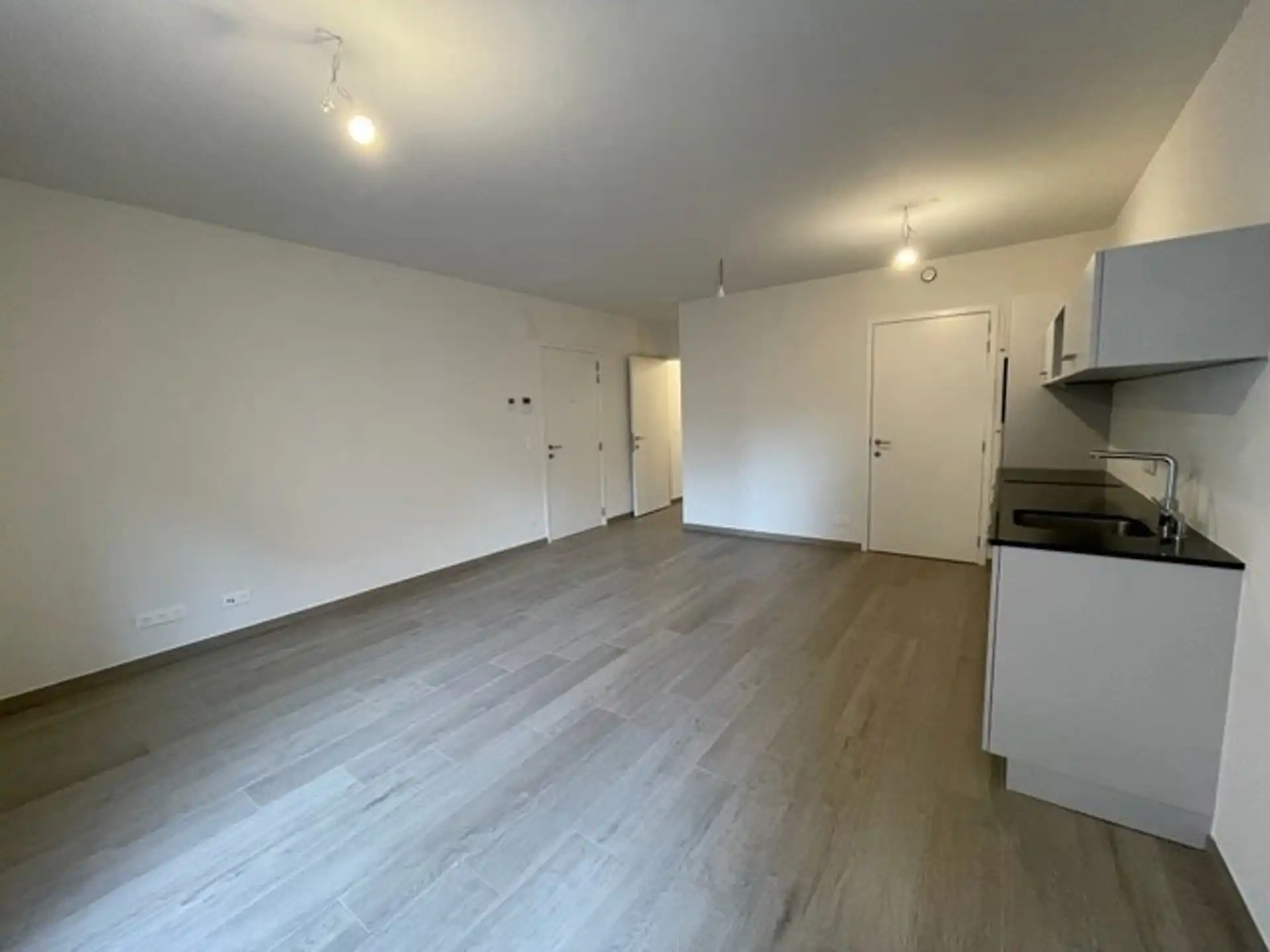 Recent 1-slaapkamerappartement met ruim terras foto 12