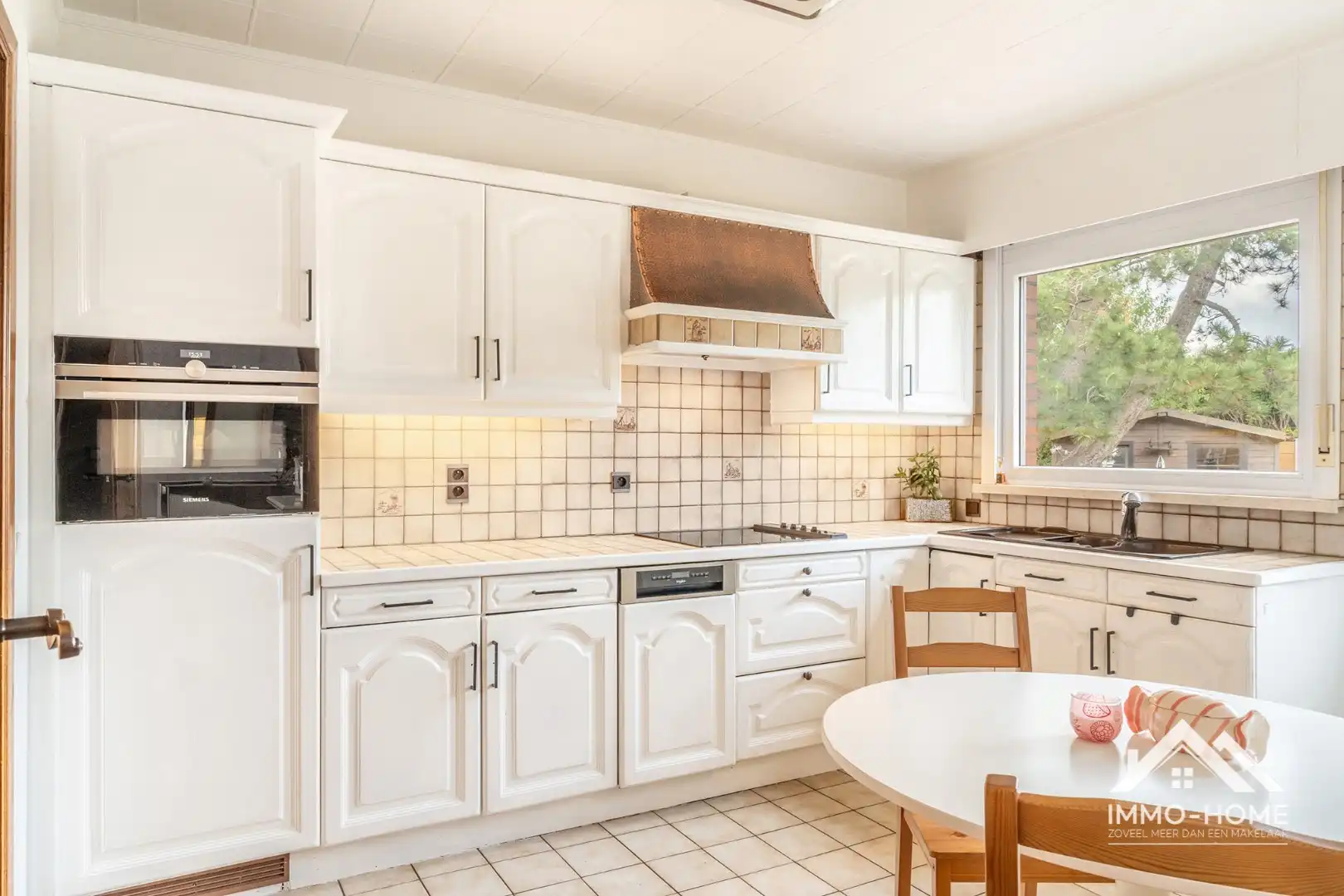 Vrijstaande bungalow met een ruime grond op een topligging!  foto 12