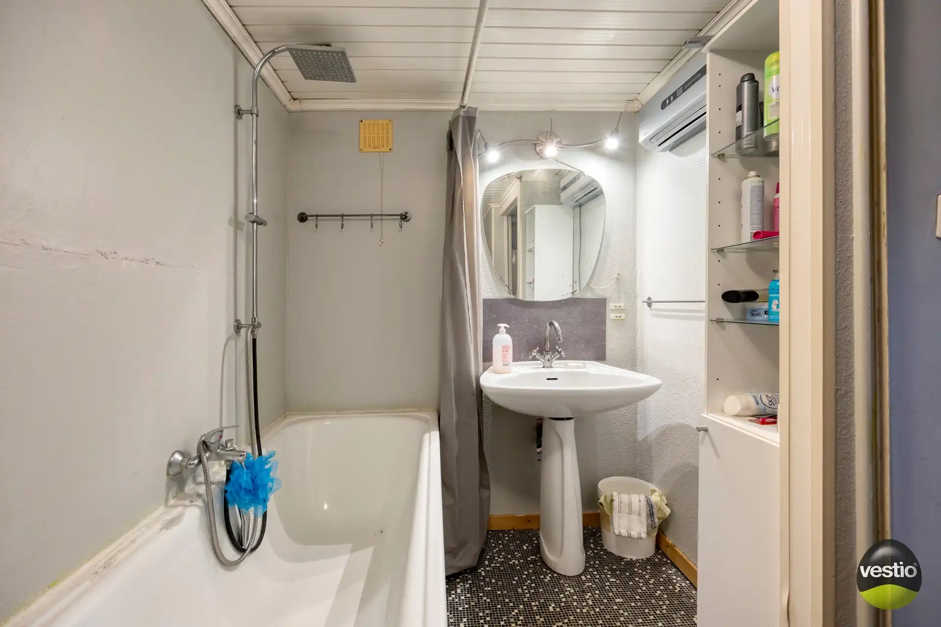 Te renoveren woning met bijgebouwen in het rustige centrum van Bevingen (Sint-Truiden) foto 17